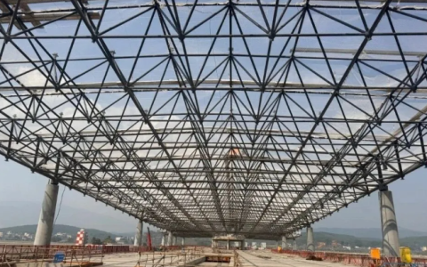 西双版纳机场四期改扩建项目建设取得关键进展，建成后为云南首座“空铁一体化”交通枢纽